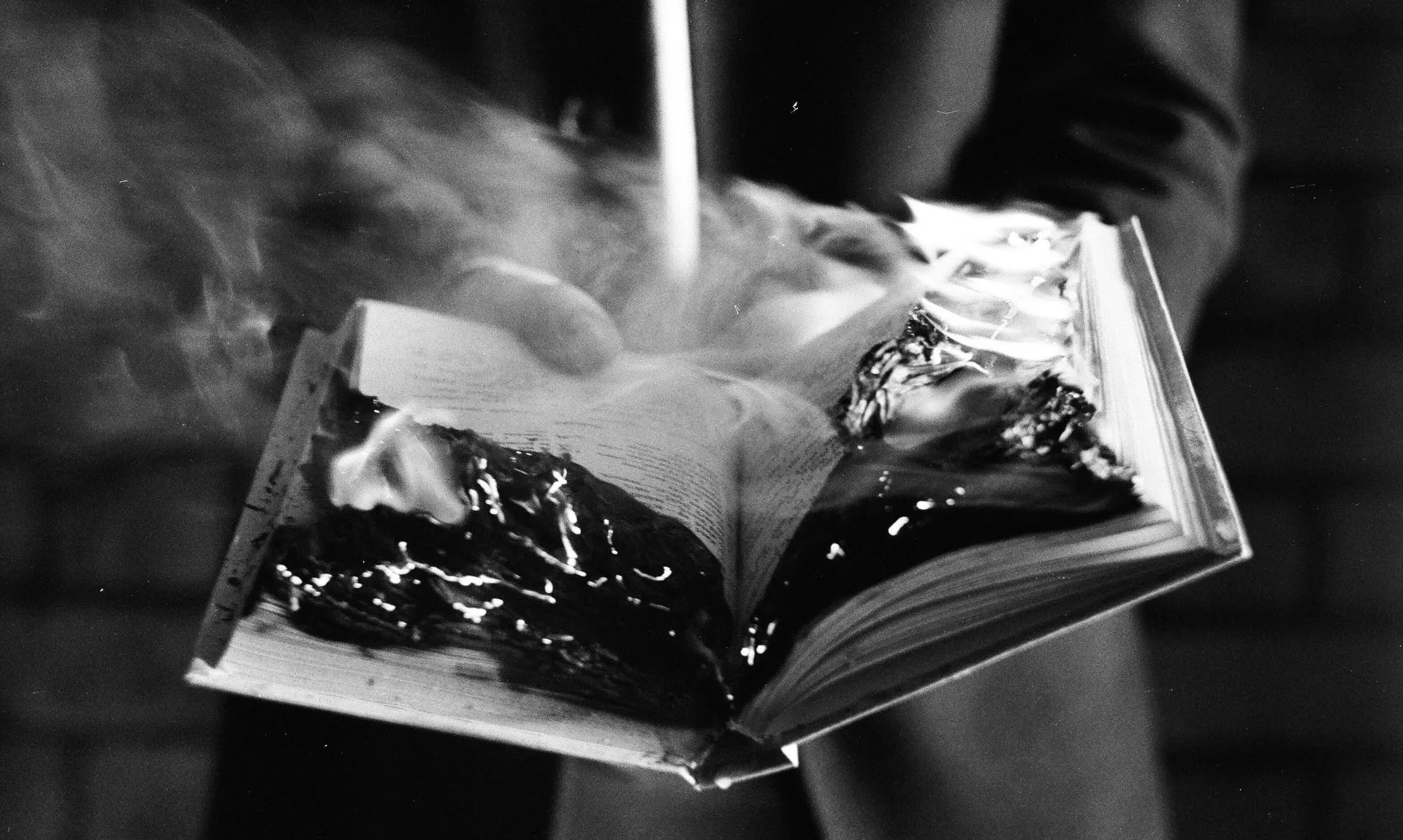 Dark and horror book aesthetic